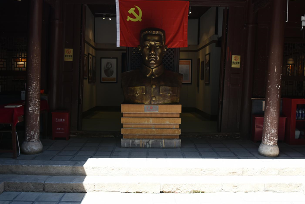 【党史学习教育简报第4期】缅怀革命先烈，重温入党誓词，省医保局干部职工参观红色教育基地