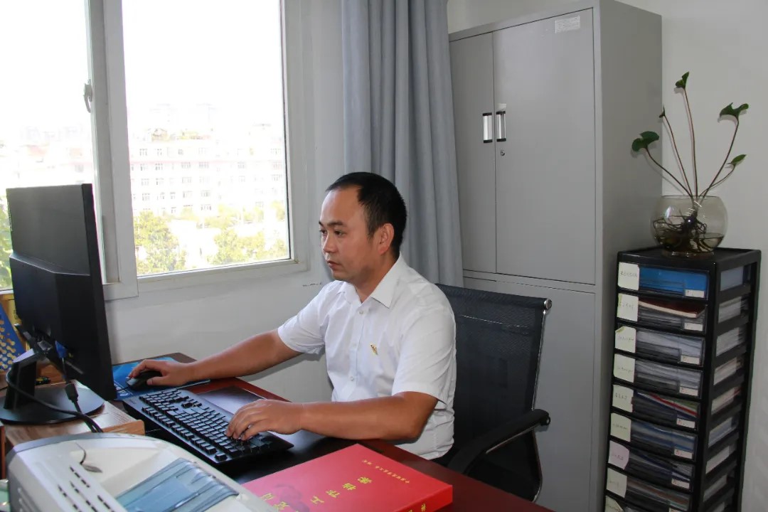 【av视频医疗保障工作先进个人事迹】昭通市医疗保险中心童慰银