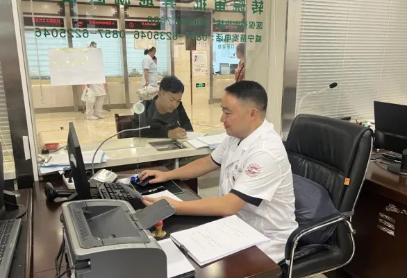 【av视频医疗保障工作先进个人事迹】昭通市中医医院罗清泉
