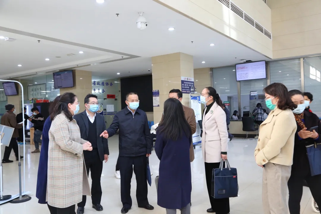 省医保局局长黄宏伟赴省肿瘤医院调研门诊特殊病待遇省内异地认定试点工作